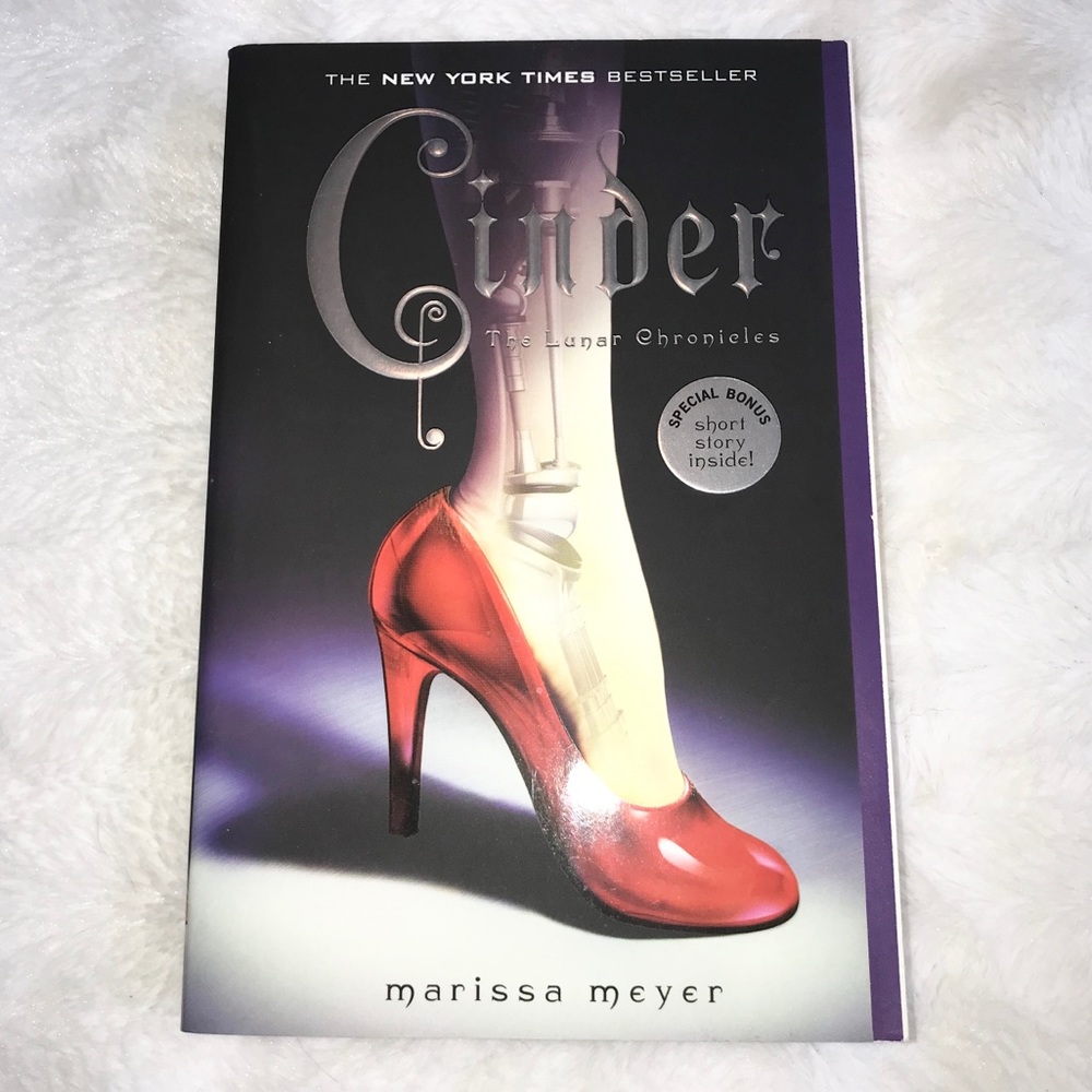 2/$10✨ Cinder The Lunar Chronicles